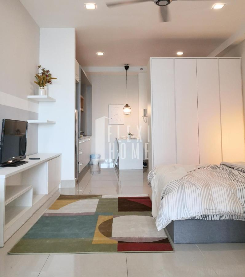 Flexihome Shaftsbury: Day-use Work Space In Apartment *