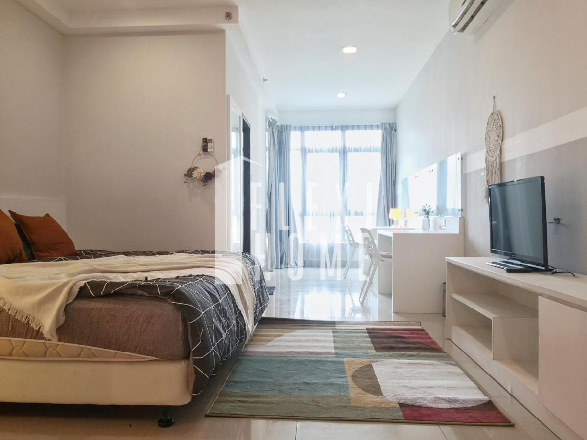 Flexihome Shaftsbury: Day-use Work Space In Apartment